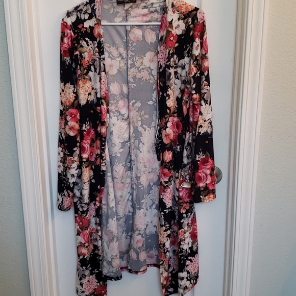 Lexington Avenue Sweaters - Floral kimono style cardigan size 1x